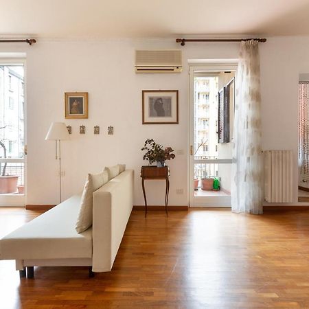Cozy Apt With Balcony - Porta Romana District Milánó Kültér fotó